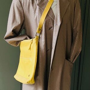 Great yellow crossbody
